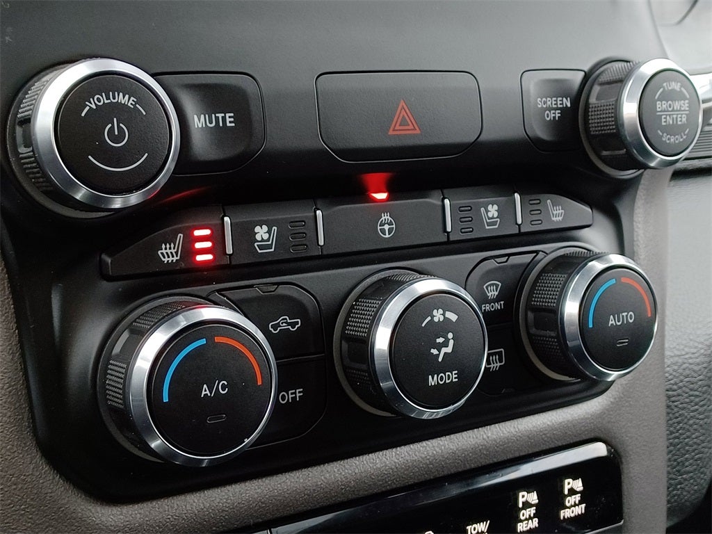 2022 RAM 1500 Laramie Crew Cab 4x4 5'7' Box