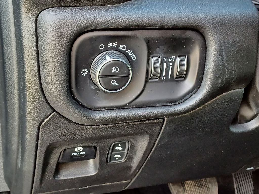 2025 RAM 1500 Big Horn Crew Cab 4x4 6'4' Box