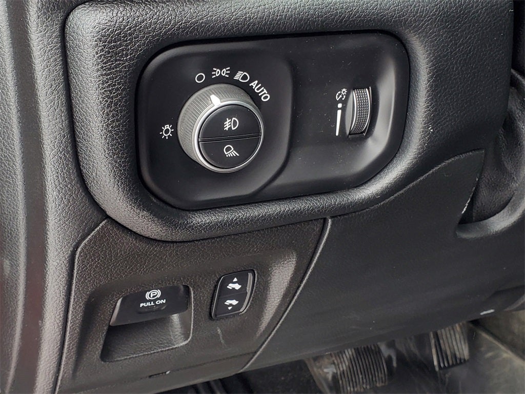 2022 RAM 1500 Big Horn Crew Cab 4x4 6'4' Box