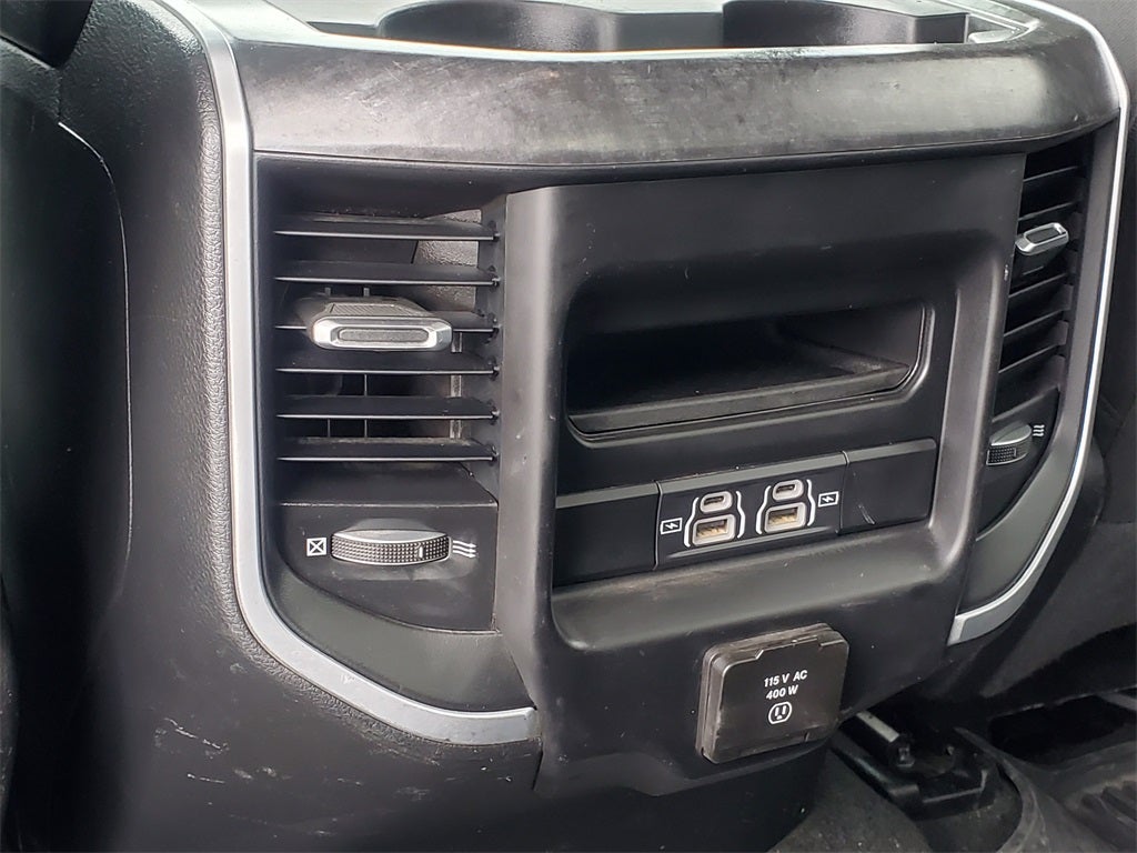 2022 RAM 1500 Big Horn Crew Cab 4x4 6'4' Box