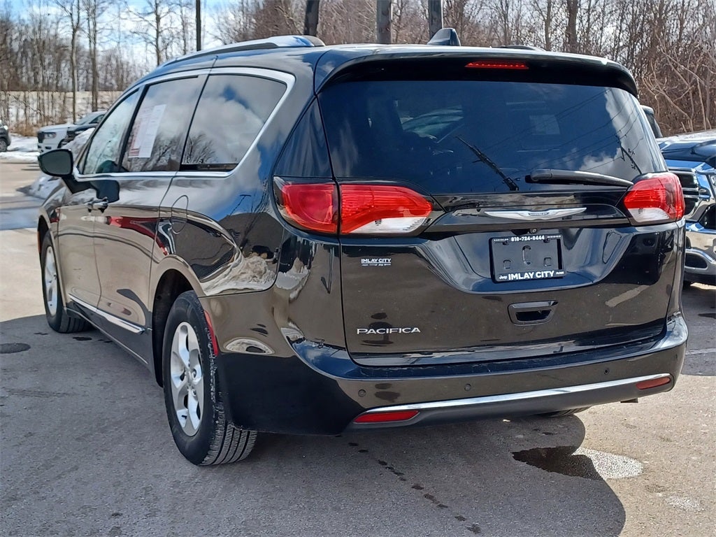 2017 Chrysler Pacifica Touring-L Plus