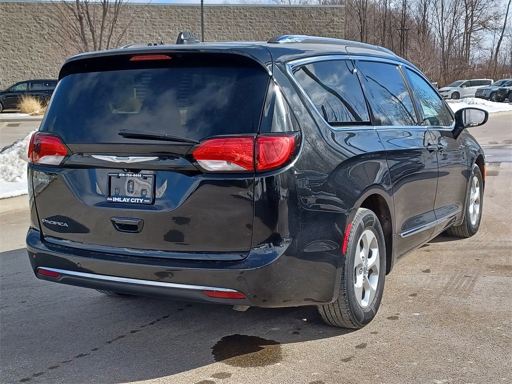 2017 Chrysler Pacifica Touring-L Plus