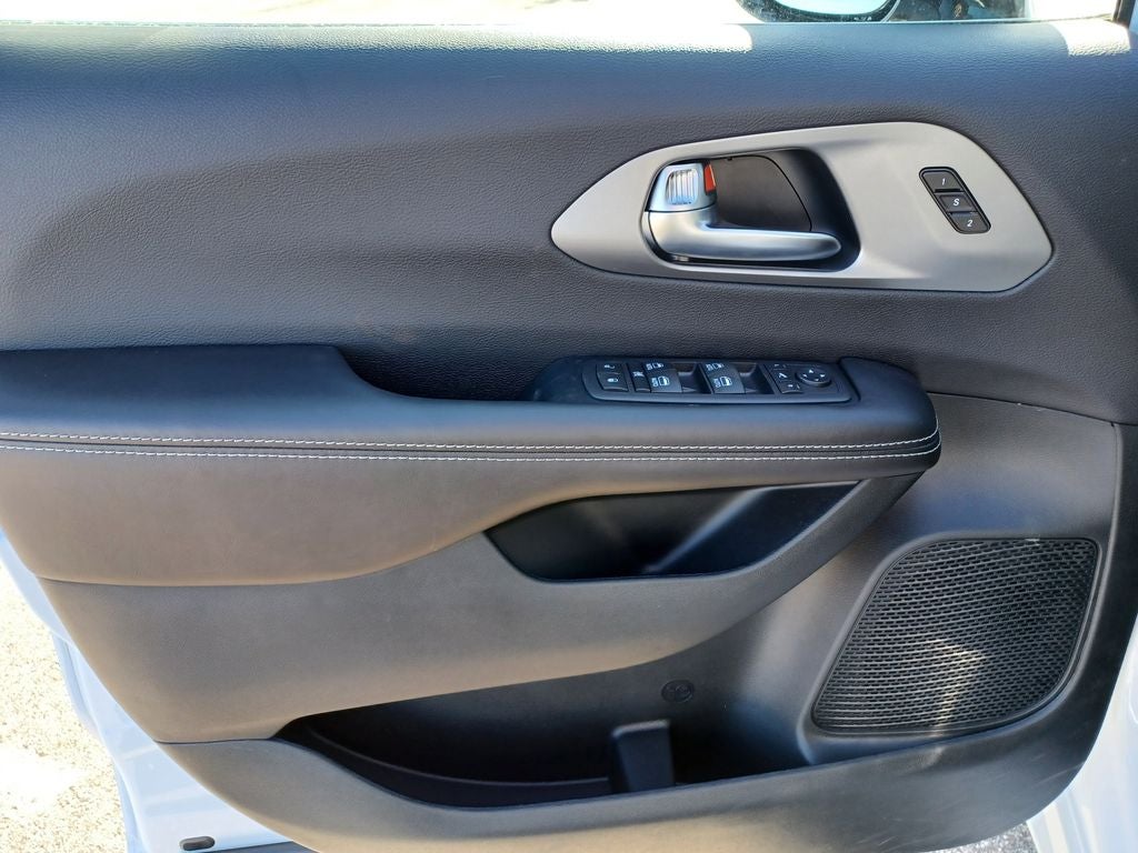 2027 Chrysler Pacifica PACIFICA LIMITED
