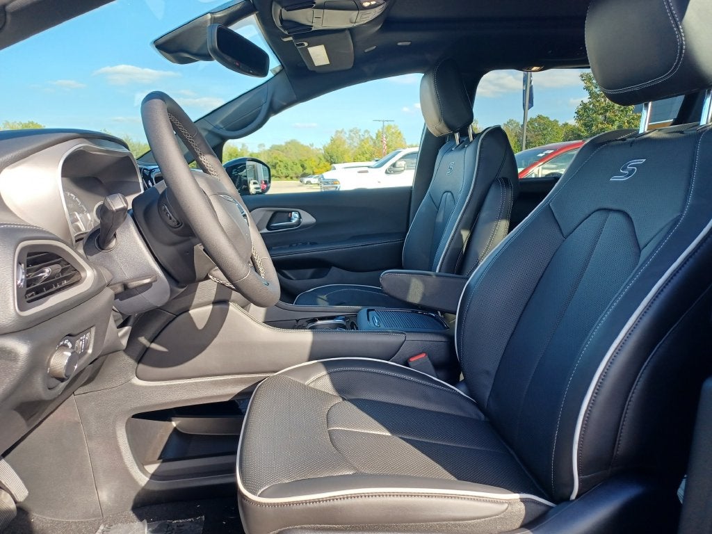 2027 Chrysler Pacifica Limited
