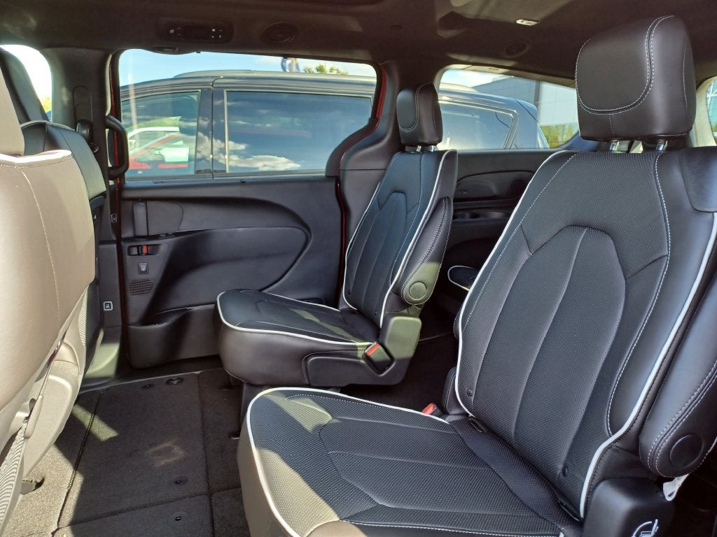 2027 Chrysler Pacifica Limited