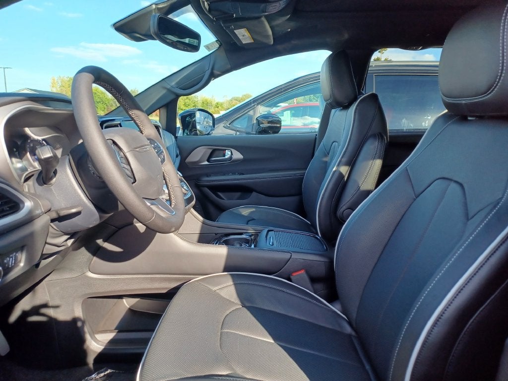 2027 Chrysler Pacifica Limited