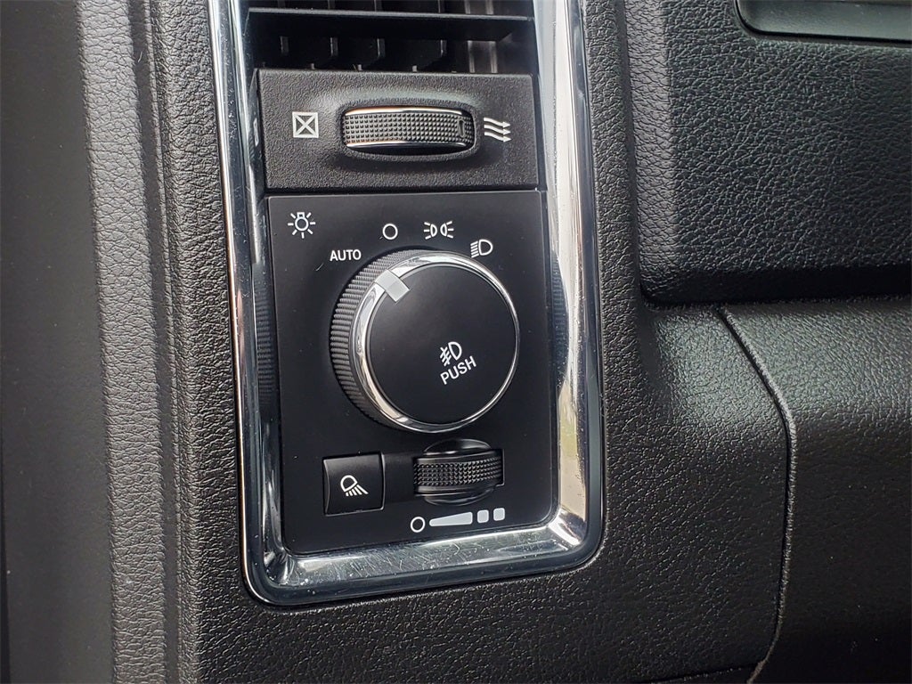 2018 RAM 2500 Laramie Crew Cab 4x4 6'4' Box